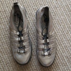 Nurture size 7 shoes